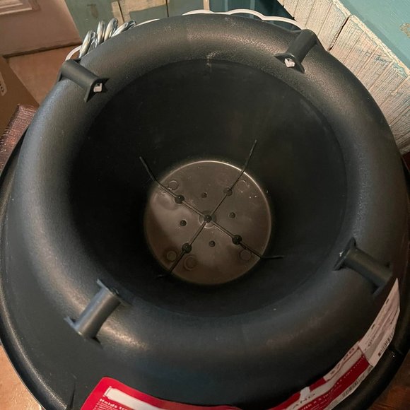 New Heavy Duty Christmas Tree Stand - Picture 2 of 3